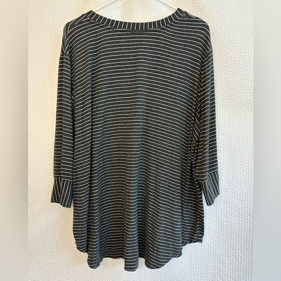 Van Heusen Women’s Gray White Striped Long Sleeve Top Size: XL - Picture 2 of 6